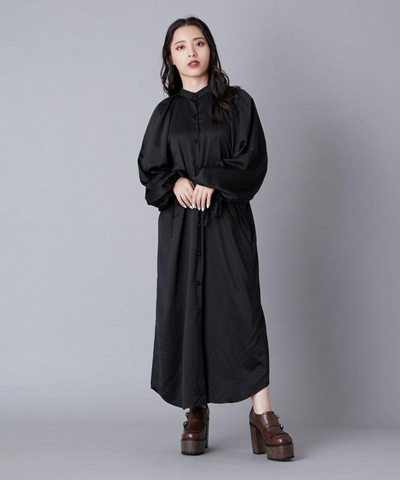 サテンロングワンピース