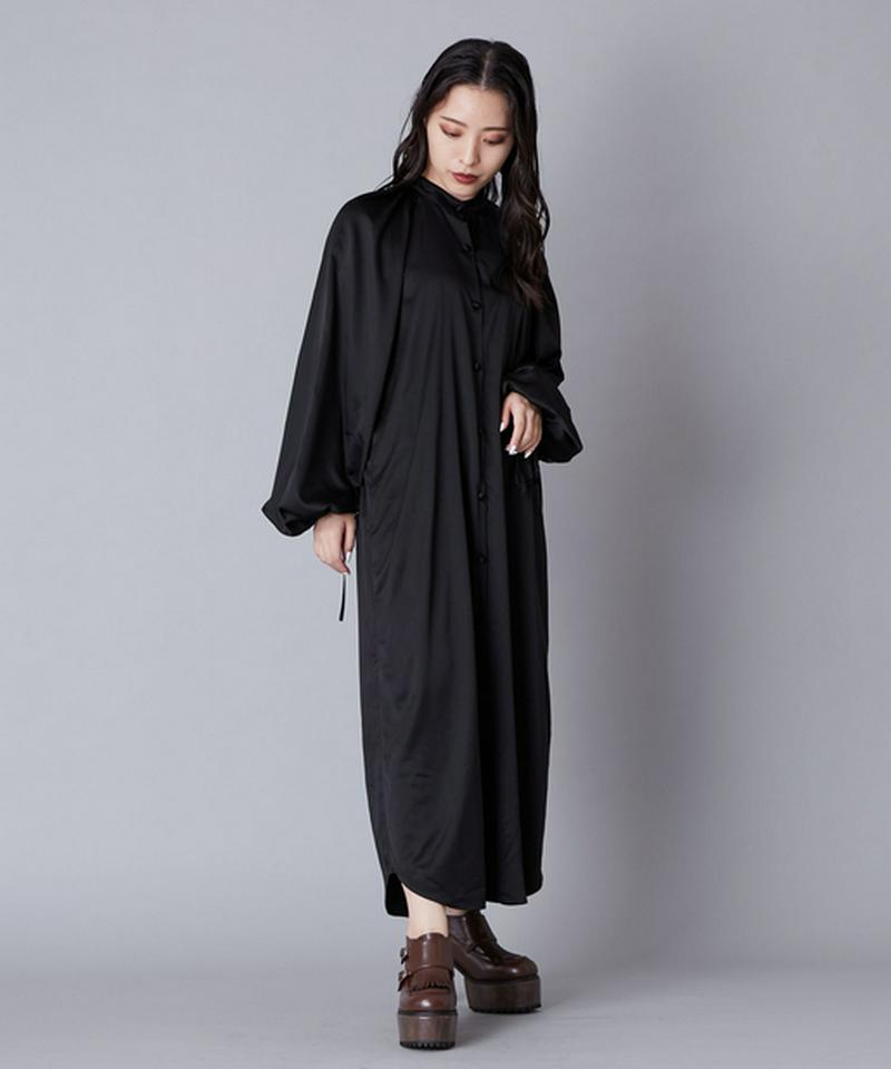 サテンロングワンピース