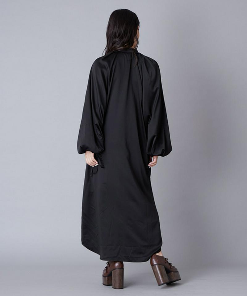 サテンロングワンピース