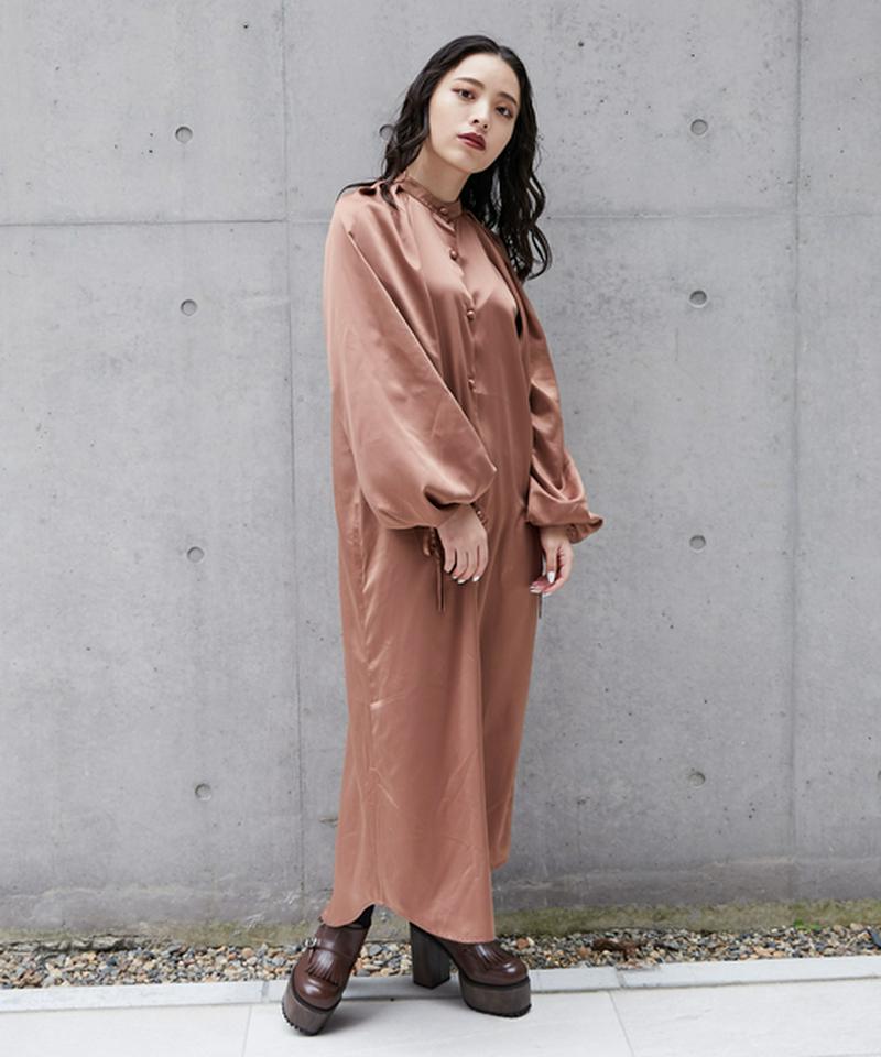 サテンロングワンピース