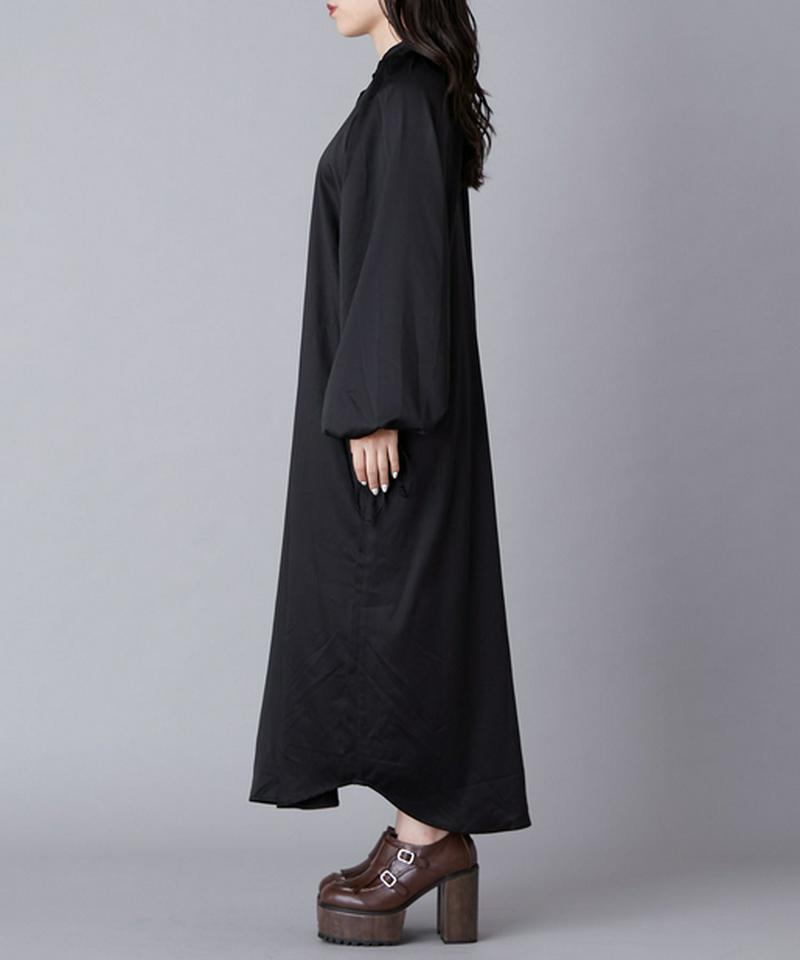 サテンロングワンピース