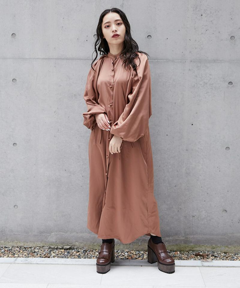 サテンロングワンピース