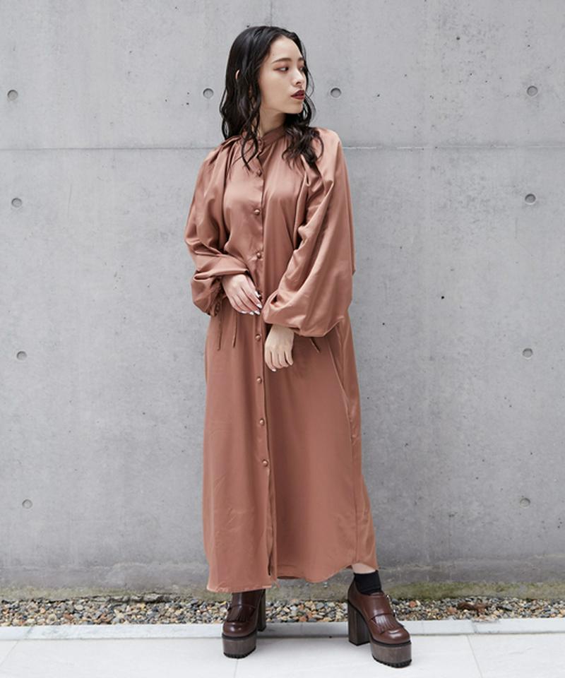 サテンロングワンピース