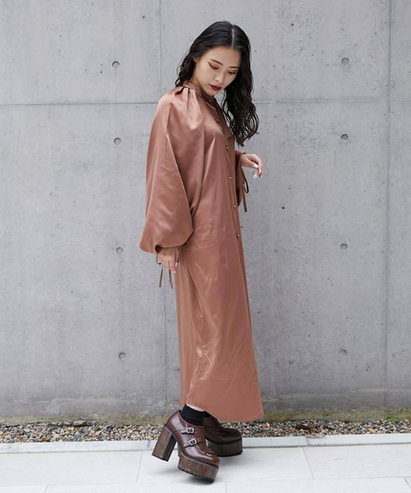 サテンロングワンピース