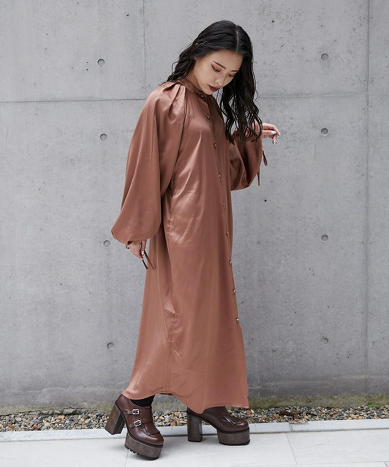 サテンロングワンピース