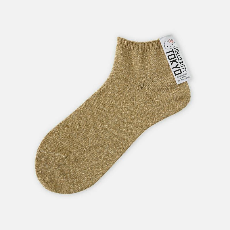 【全品送料無料★〜12/26 23:59迄】【あす楽】【靴下屋】【WEB先行販売】SANRIOロゴネームラメショートソックス ※オリジナル缶ミラー付き / 靴下 タビオ Tabio くつ下 レディース ハローキティ東京 キティ 日本製 2012ka