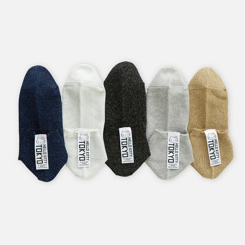 【全品送料無料★〜12/26 23:59迄】【あす楽】【靴下屋】【WEB先行販売】SANRIOロゴネームラメショートソックス ※オリジナル缶ミラー付き / 靴下 タビオ Tabio くつ下 レディース ハローキティ東京 キティ 日本製 2012ka