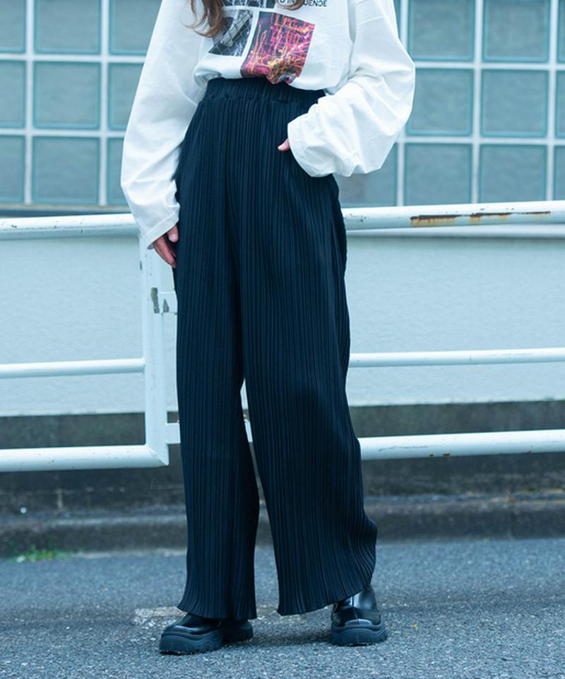プリーツルーズパンツ