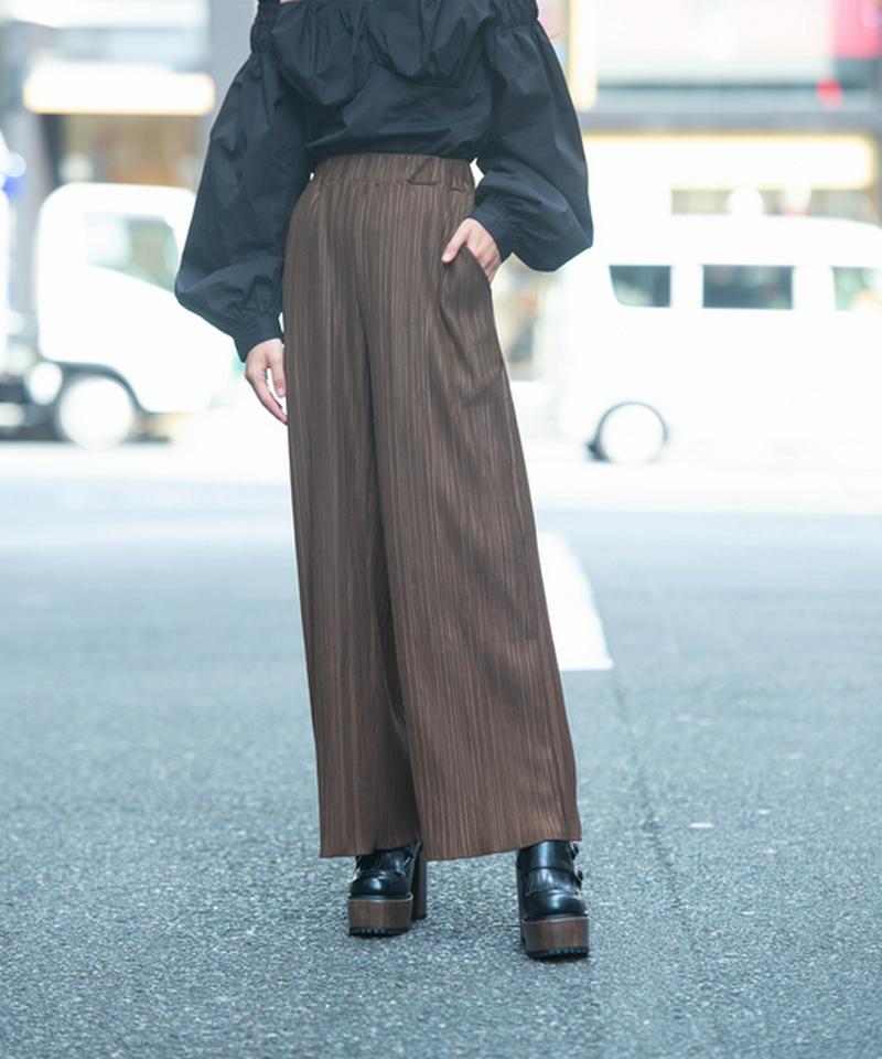 プリーツルーズパンツ