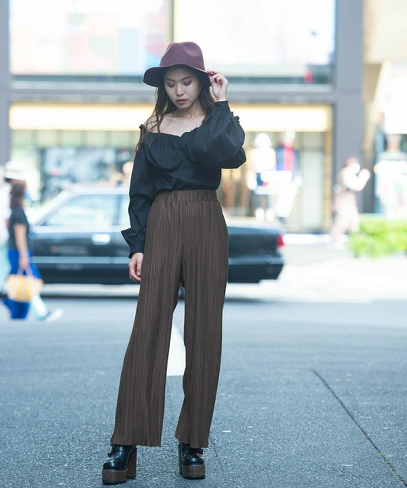 プリーツルーズパンツ