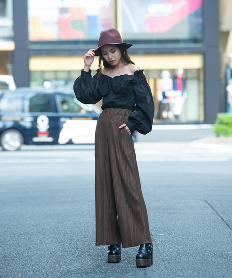 プリーツルーズパンツ