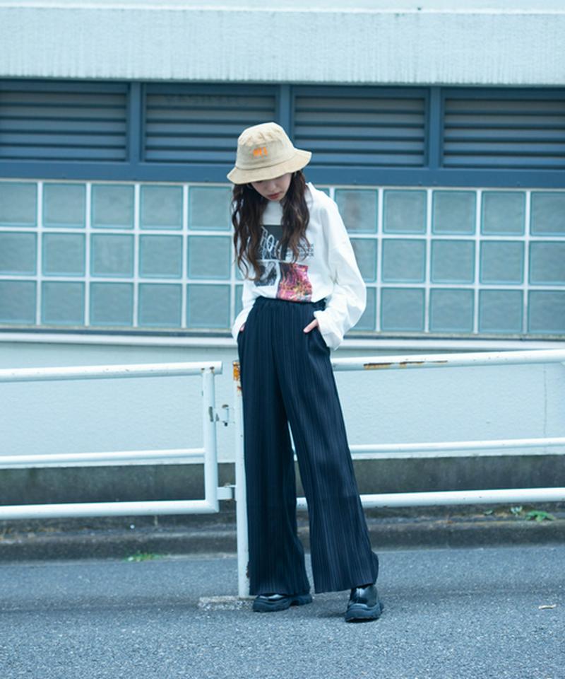 プリーツルーズパンツ