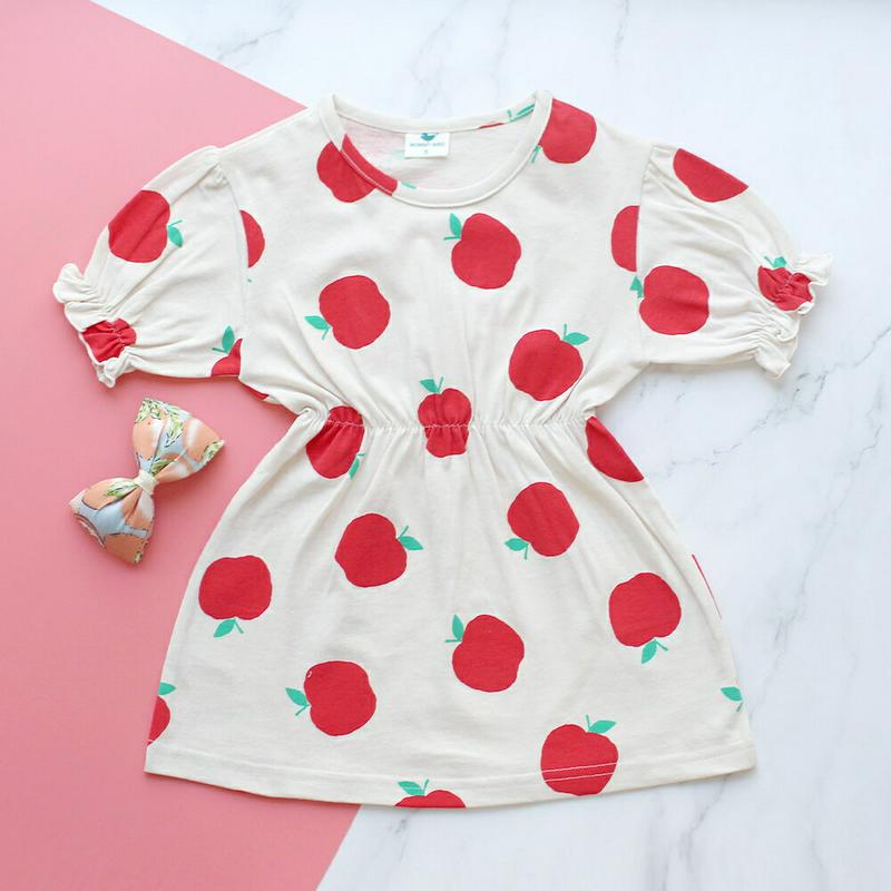 アップル柄ワンピース(アイボリー)・p005214 キッズ【3~8才】【ops】【ワンピース ミディ丈 ミディワンピース 半袖 ハーフスリーブ 総柄 りんご リンゴ くだもの 春 夏 女の子 韓国 韓国子供服 子供 こども 子供服 こども服】【KIDS】
