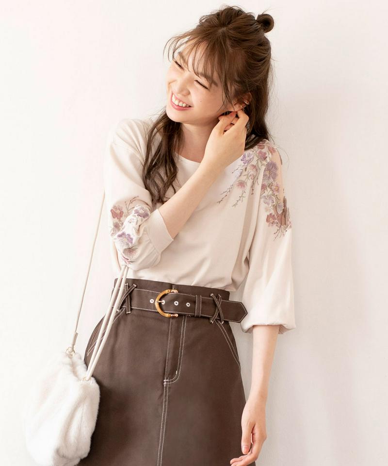 ベロアmix刺繍ニット