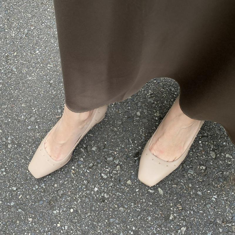 小粒スタッズで差をつける☆スクエアトゥパンプス