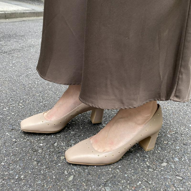 小粒スタッズで差をつける☆スクエアトゥパンプス