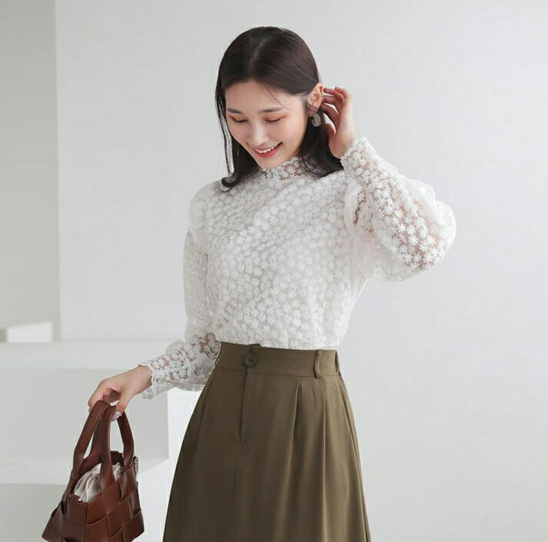 【只今セール】スカラップ刺繍シアーブラウス・全1色・e60746 レディース【bl】【韓国 ファッション トップス ブラウス ロングスリーブ 長袖 ハーフネック シアー シースルー 透け感 スカラップ フリル フローラル 刺繍 大人 上品 フェミニン 春 秋】【TI】