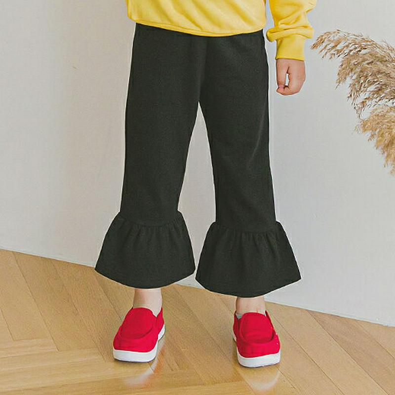 フレアヘムパンツ(ブラック)・p005768 キッズ【3~8才】【pt】【パンツ ロングパンツ ズボン ボトムス フレア フレアパンツ 単色 無地 シンプル 可愛い かわいい 春 秋 女の子 韓国 韓国子供服 子供 こども 子供服 こども服】【KIDS】