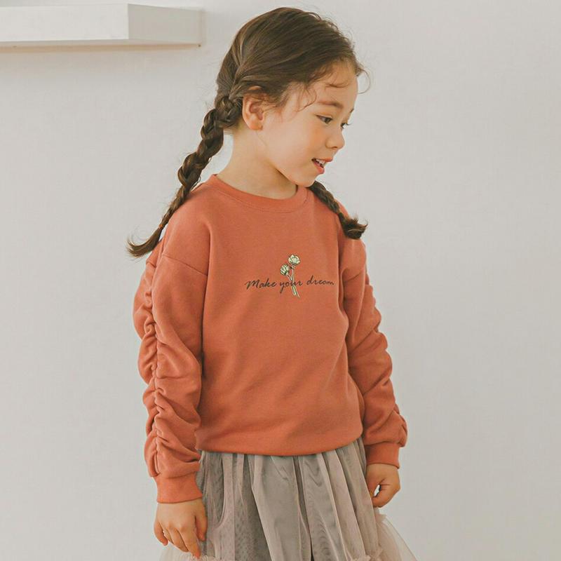 ギャザースリーブ刺繍スウェット(オレンジ)・p005744 キッズ【3~8才】【tops】【トップス スウェット トレーナー 長袖 ギャザー ロゴ 刺繍 カジュアル 可愛い かわいい 春 秋 冬 女の子 韓国 韓国子供服 子供 こども 子供服 こども服】【KIDS】