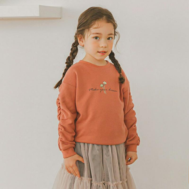 ギャザースリーブ刺繍スウェット(オレンジ)・p005744 キッズ【3~8才】【tops】【トップス スウェット トレーナー 長袖 ギャザー ロゴ 刺繍 カジュアル 可愛い かわいい 春 秋 冬 女の子 韓国 韓国子供服 子供 こども 子供服 こども服】【KIDS】
