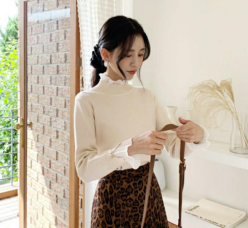 ブローチ付プリーツフリルニット・全3色・b56972 レディース【tops】【韓国 ファッション トップス ニット ニットトップス ロングスリーブ 長袖 ハーフネック リブ プリーツ フリル フリルネック リボン パール ブローチ 大人 上品 秋 冬 レイヤード調】