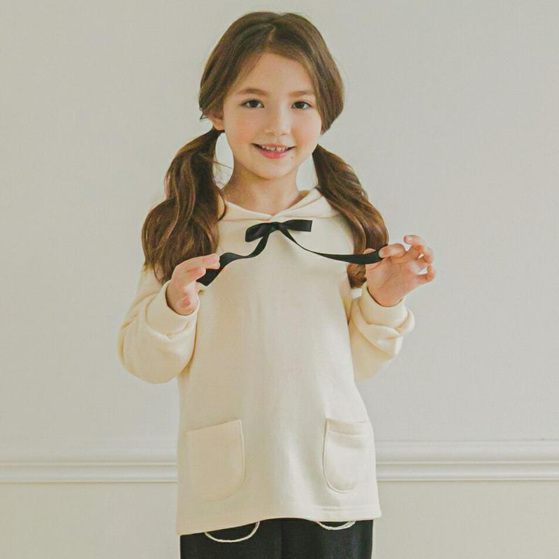リボンネックフーデットTシャツ(アイボリー)・p005743 キッズ【3~8才】【tops】【トップス Tシャツ フード フーディー リボン りぼん 長袖 単色 シンプル 可愛い かわいい 女の子 春 秋 韓国 韓国子供服 子供 こども 子供服 こども服】【KIDS】