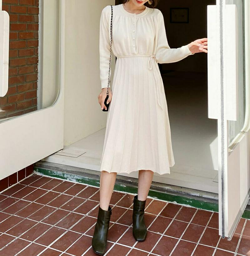 ストラップ付ニットフレアワンピース・全2色・b61130 レディース【ops】【韓国 ファッション ワンピース ロングワンピース ニットワンピース ラウンドネック ロングスリーブ 長袖 ボタン ストラップ プリーツ フレア シンプル フェミニン 秋 冬】