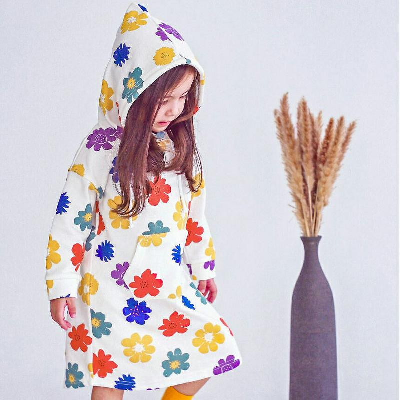 フラワーフードワンピース p007510 キッズ 【3~8才】【ops】【韓国 ファッション ワンピース ミディ ミドル 膝丈 長袖 帽子付き マフポケット パーカーワンピース パターン 柄 花柄 女の子キッズ 子供 子供用 幼稚園 通学 通園 小学生 春 秋 冬】【KIDS】