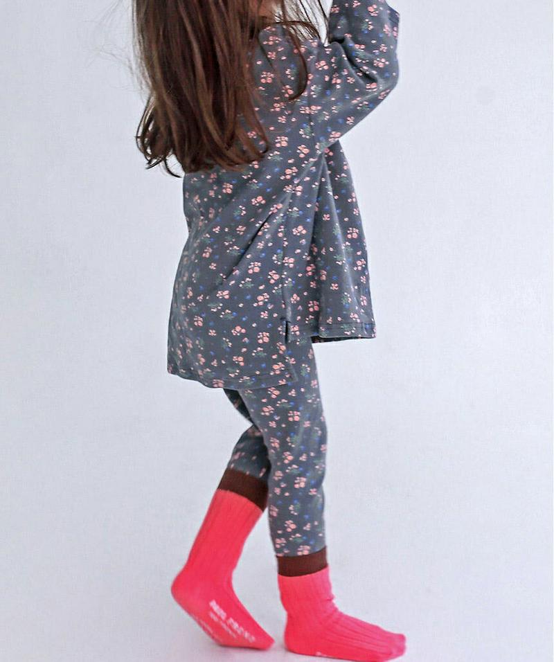 小花柄ルームウェア上下SET・p007558 キッズ【3~8才】【uw】【ルームウェア 部屋着 パジャマ 長袖 パンツ ズボン 花柄 小花柄 フラワー 可愛い かわいい 女の子 韓国 韓国子供服 子供 こども 子供服 こども服】【KIDS】