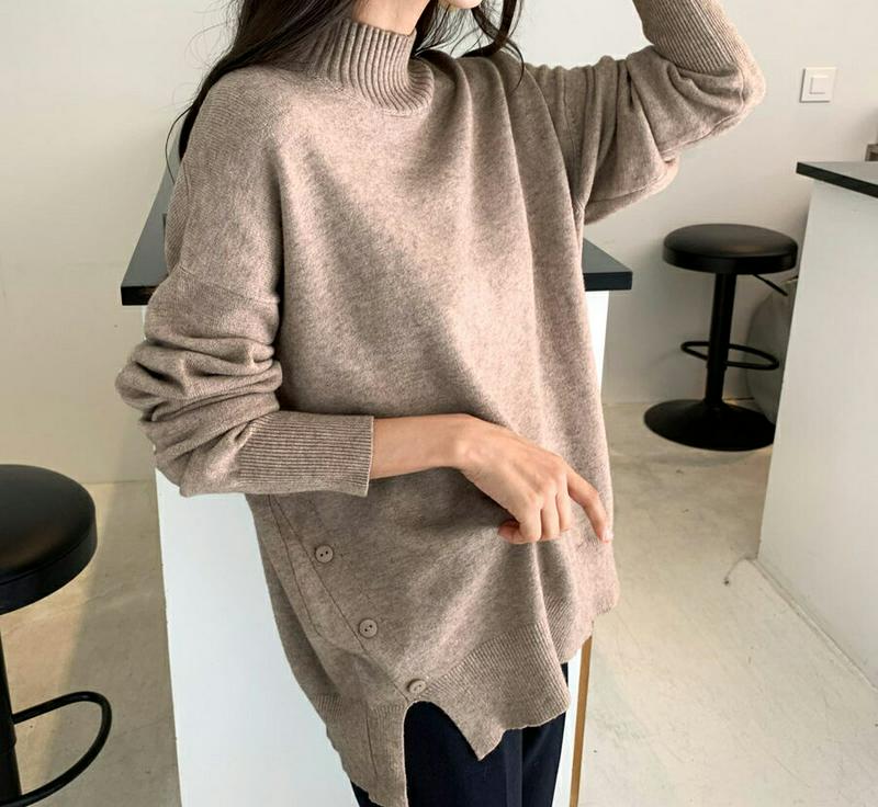 フェイクボタンニット・全4色・61311 レディース【tops】【韓国 ファッション トップス ニット ニットトップス ロングスリーブ 長袖 ハーフネック リブ スリット ボタン シンプル 単色 無地 カジュアル ゆったり 秋 冬】