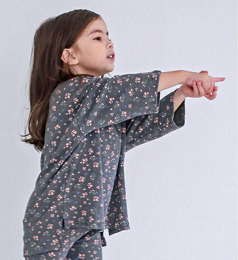 花柄Tシャツ・p007639 キッズ【3~8才】【tops】【トップス Tシャツ 長袖 ロンT 花柄 フラワー 可愛い かわいい 女の子 春 秋 韓国 韓国子供服 子供 こども 子供服 こども服】【KIDS】