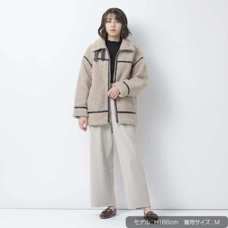 タック入りストレートパンツ