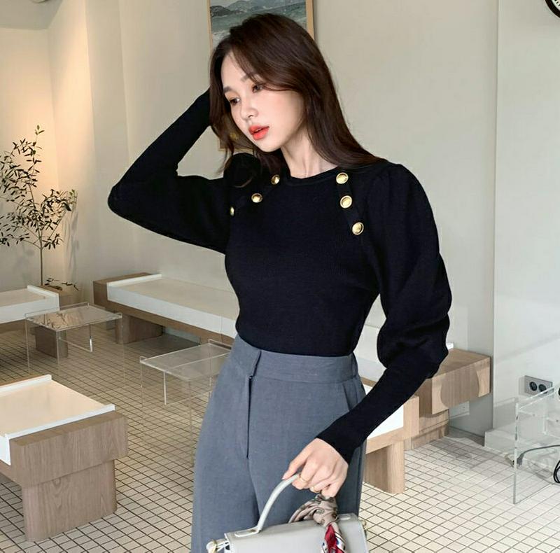 ゴールドボタンパフニット・全2色・b61541 レディース【tops】【韓国 ファッション トップス ニット ニットトップス パフスリーブ 長袖 ラウンドネック ゴールド ボタン リブ スリム シンプル 大人 上品 フェミニン 秋 冬】