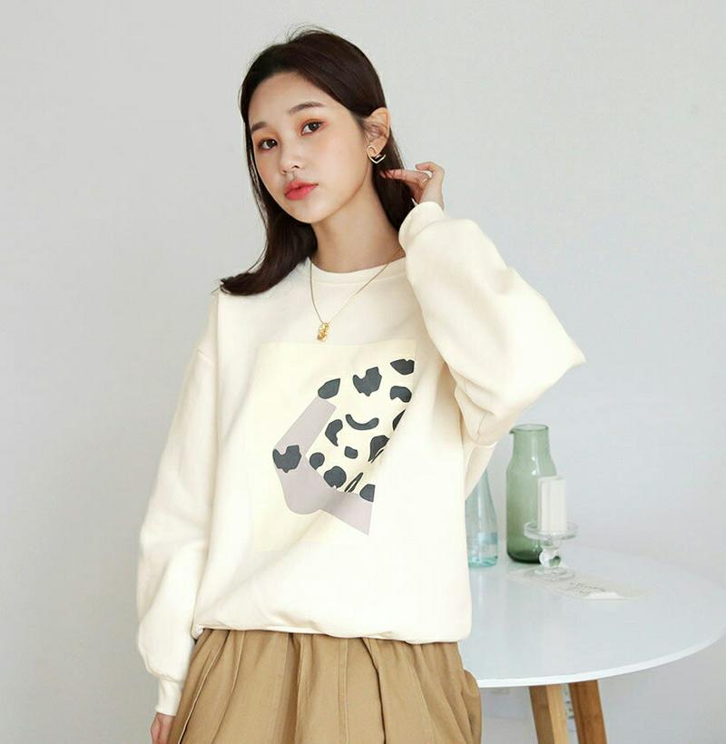 即日配送 裏起毛レオパードプリントスウェット・全4色・b60936 レディース【tops】 韓国ファッション トップス スウェット 長袖 ロングスリーブ ラウンドネック 裏起毛 レオパード柄 ヒョウ柄 スクエア プリント ルーズ ゆったり カジュアル ラフ 秋 冬