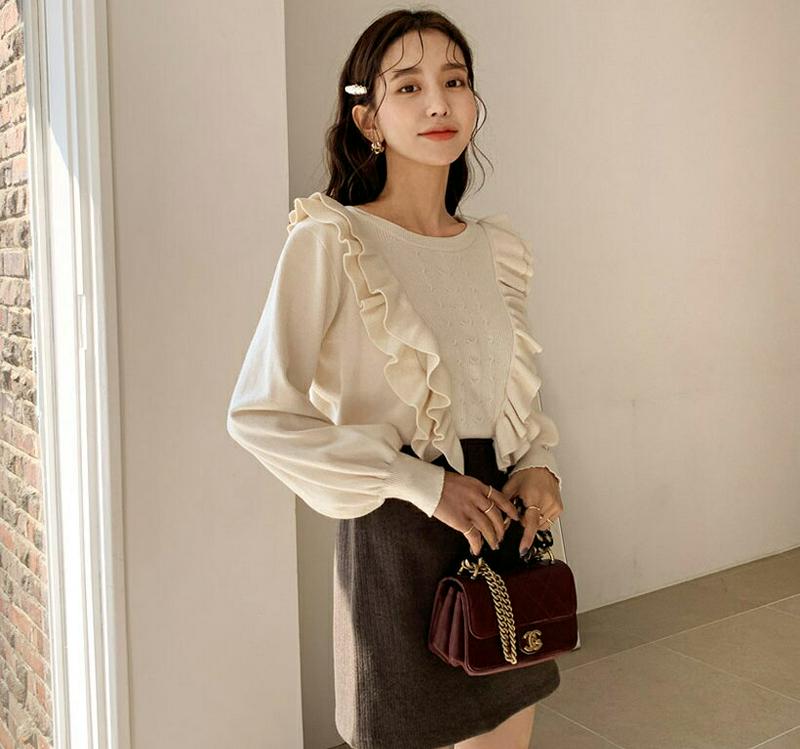 【只今10%OFF】ラウンドネックフリルニット・全3色・b64381 レディース【tops】【韓国 ファッション トップス ニット ニットトップス ロングスリーブ 長袖 ラウンドネック フリル ツイスト リブ 単色 シンプル ガーリー かわいい 秋 冬】