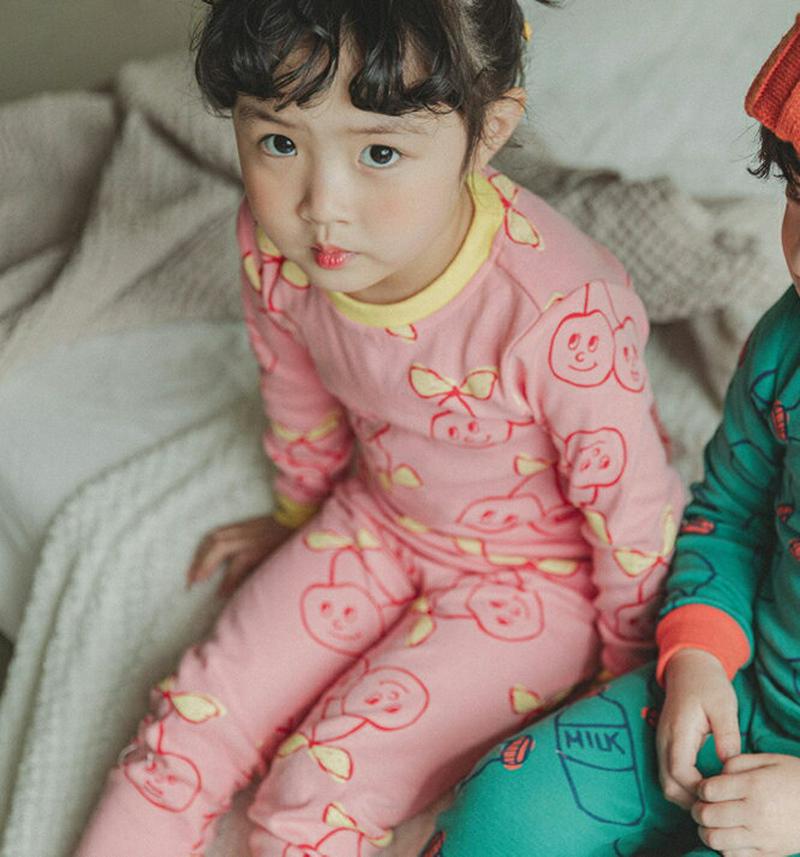 スマイルチェリー柄パジャマSET(ピンク)・p008023 キッズ【3~8才】【uw】【パジャマ 部屋着 ルームウェア セット 上下 トップス 長袖 パンツ ズボン スマイル さくらんぼ サクランボ 女の子 男の子 韓国 韓国子供服 子供 子供服 こども服】【KIDS】