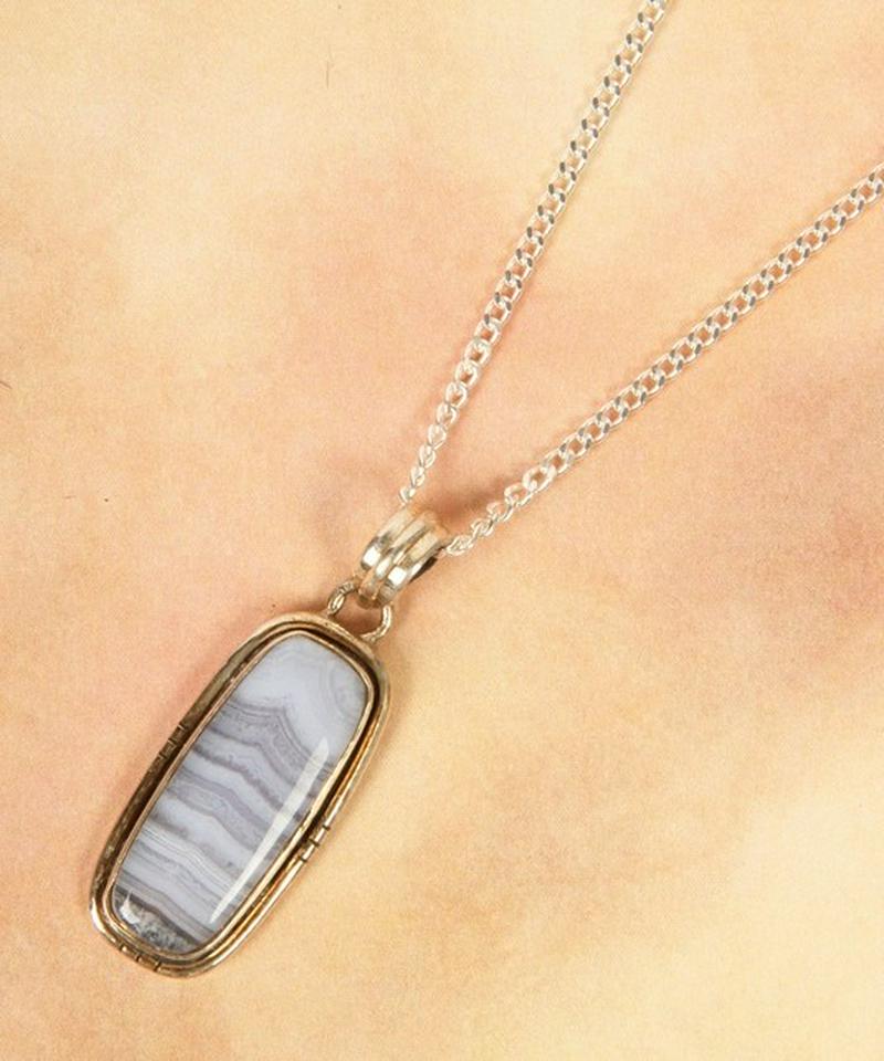 【こだわりのフランス買付】ブルーレースアゲート四角ネックレス