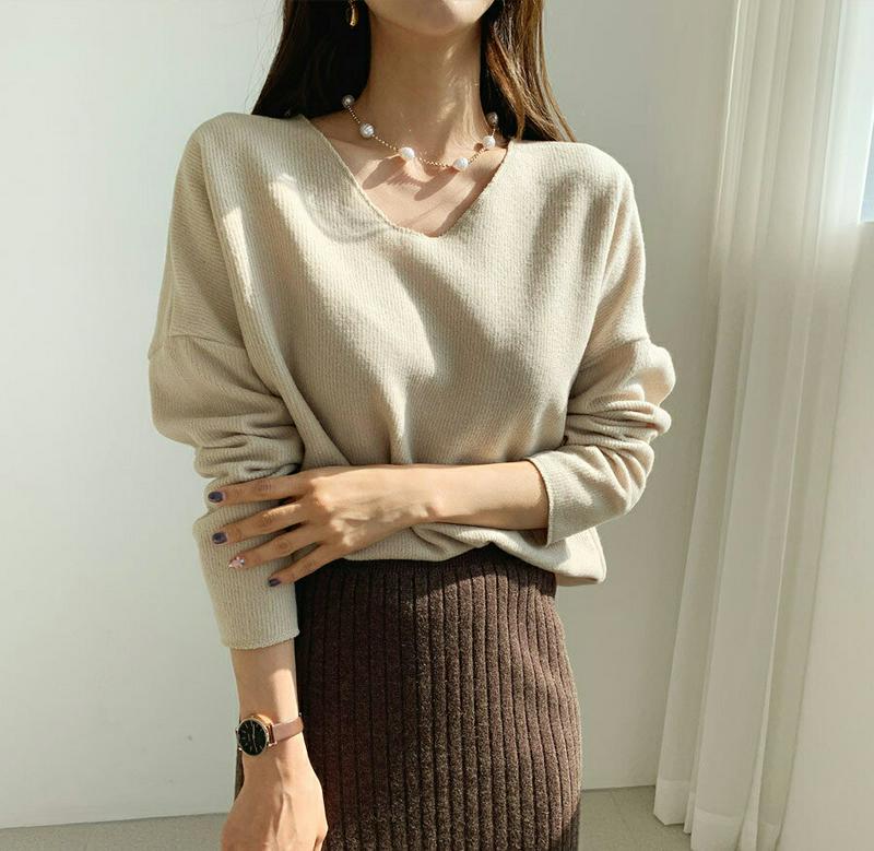ルーズUネックTシャツ・全4色・t61022 レディース【tops】【韓国 ファッション トップス Tシャツ ロングスリーブ 長袖 シンプル 単色 無地 カジュアル ベーシック ゆったり ルーズ Uネック 鎖骨 デコルテ ラフ 秋 冬】
