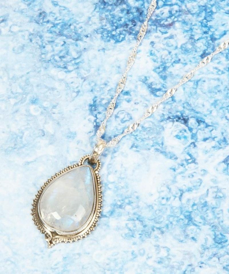 【フランス買付一点もの】ホワイトラブラドライトネックレス
