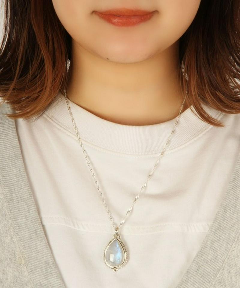 【フランス買付一点もの】ホワイトラブラドライトネックレス