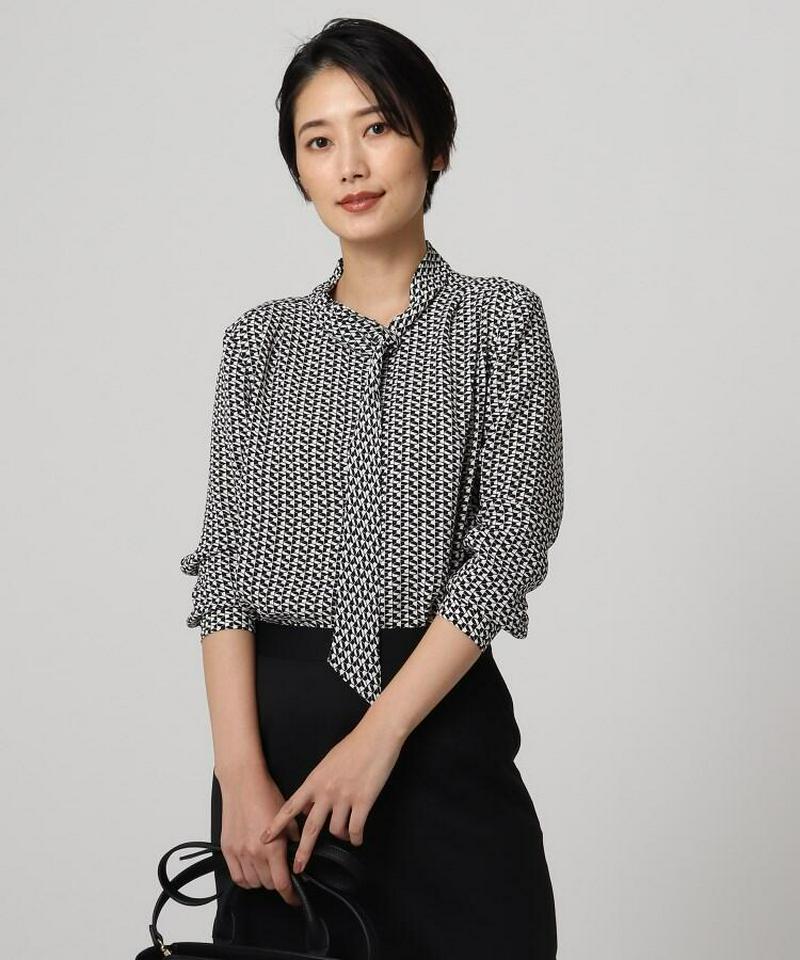 グラフィカルブリックプリントボウタイブラウス
