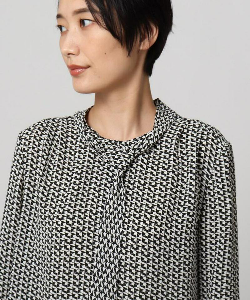 グラフィカルブリックプリントボウタイブラウス