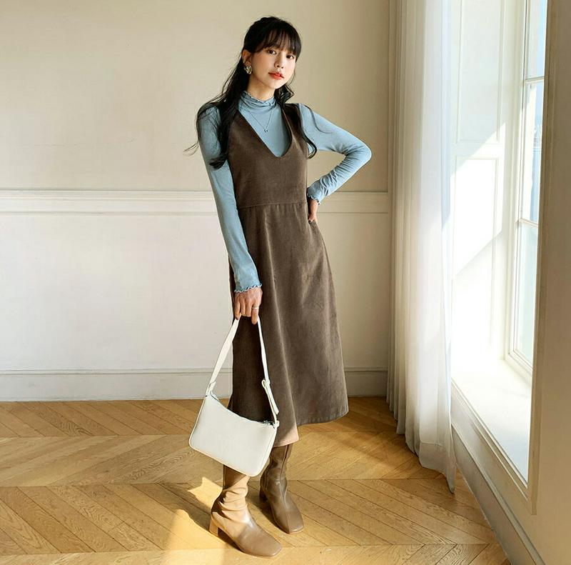 【只今10%OFF】2WAYコーデュロイワンピース・全2色・t56217 レディース【ops】【韓国 ファッション ワンピース ロングワンピース コーデュロイ スリーブレス Uネック スクエアネック 2way 前後着用自由 ボタン シンプル 単色 無地 カジュアル 大人 秋 冬】