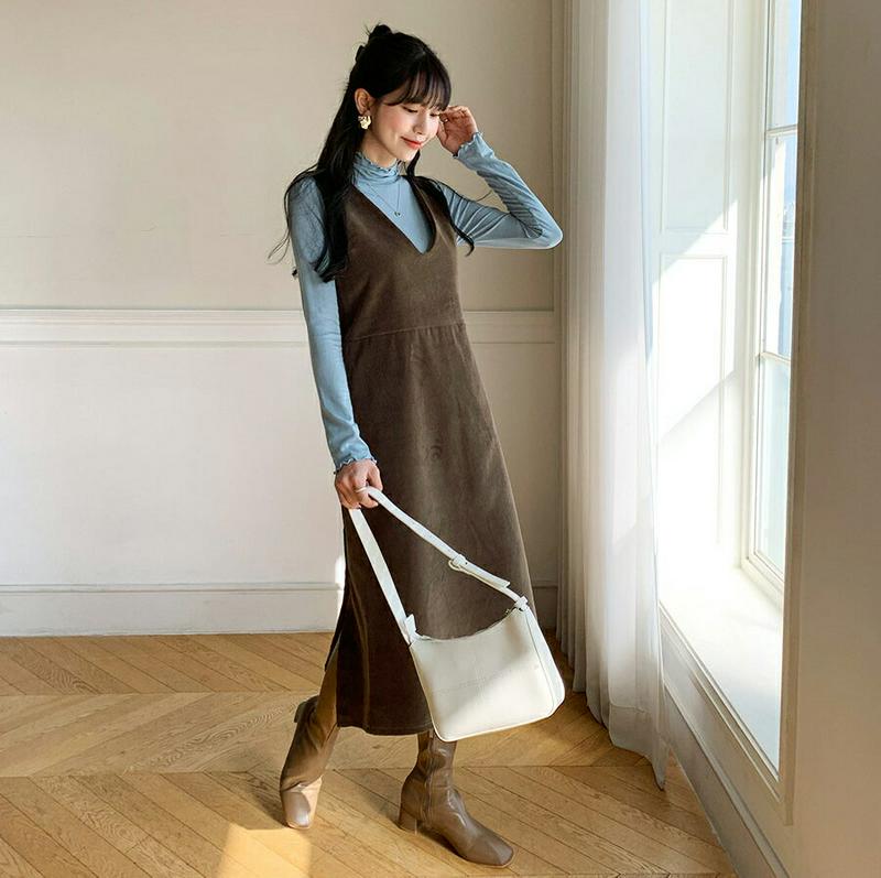 【只今10%OFF】2WAYコーデュロイワンピース・全2色・t56217 レディース【ops】【韓国 ファッション ワンピース ロングワンピース コーデュロイ スリーブレス Uネック スクエアネック 2way 前後着用自由 ボタン シンプル 単色 無地 カジュアル 大人 秋 冬】