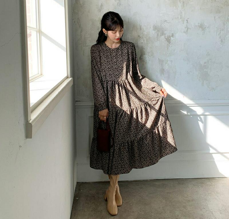 ストラップ付ティアード花柄ワンピース・全2色・b56218 レディース【ops】【韓国 ファッション ワンピース ロングワンピース 長袖 ロングスリーブ ラウンドネック ティアード シフォン 花柄 小花柄 ストラップ 大人 ゆったり 体型カバー 秋 冬】