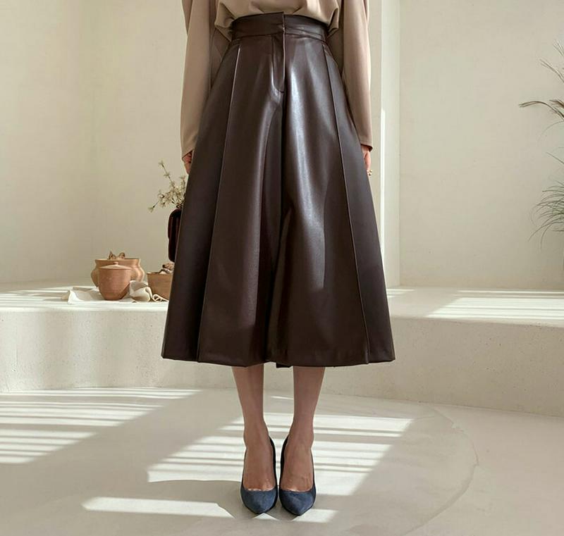 レザー調タックフレアスカート・全2色・b64456 レディース【sk】【韓国 ファッション ボトムス スカート ロング丈 ロングスカート レザー調 タック フレア フレアスカート バックゴム ポケット シンプル 単色 無地 光沢 大人 上品 秋 冬】