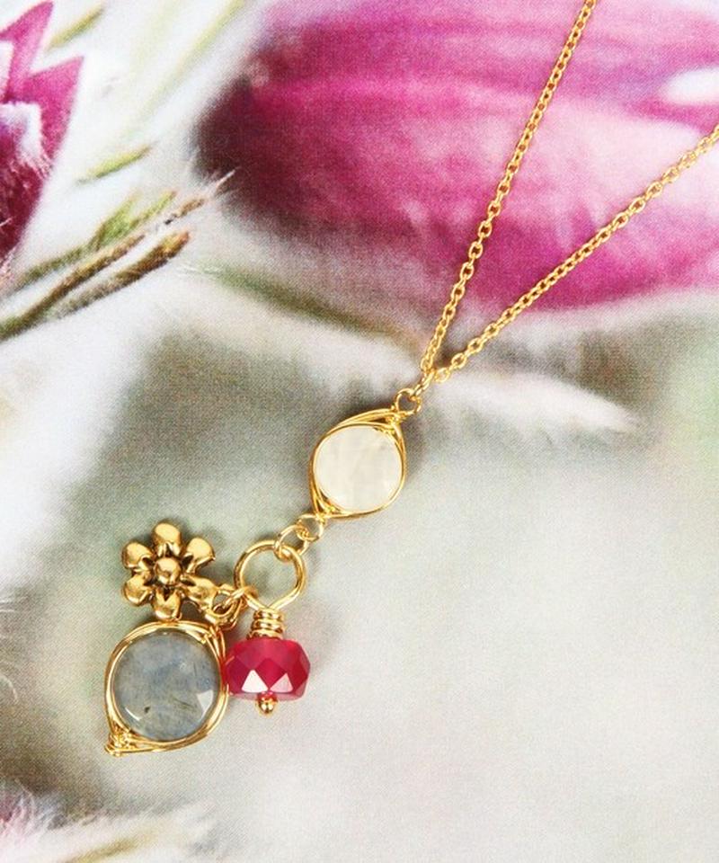 【ときめくカラフル天然石】K14GF お花のレッドネックレス