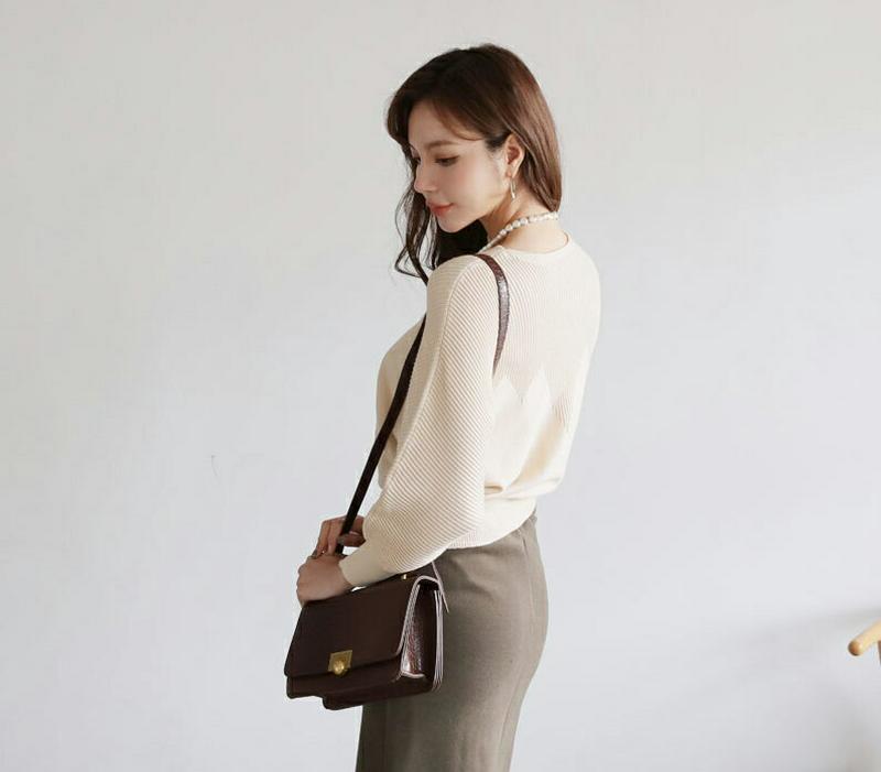 【只今10%OFF】ジグザグリブニット・全3色・b65244 レディース【tops】【韓国 ファッション トップス ニット ニットトップス 長袖 ドルマンスリーブ ラウンドネック リブ ジグザグ パターン 切り替え シンプル 大人 上品 秋 冬】【ハイホリHIHOLLI】