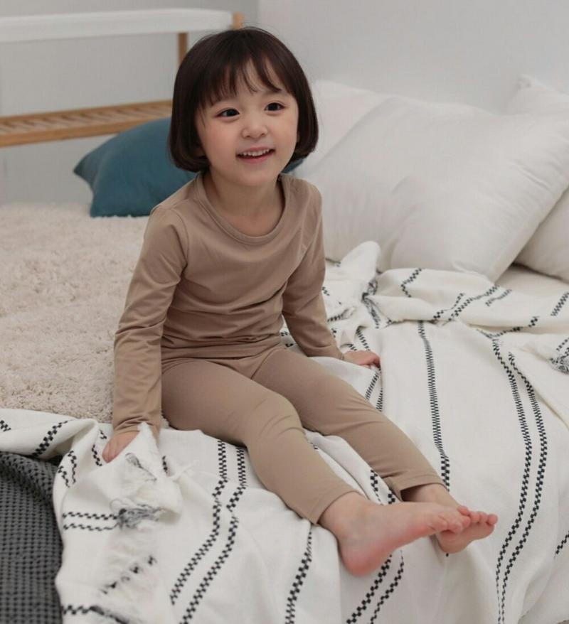 【キッズ20%OFF】デイリールームウェア上下SET(junior)・u08581 キッズ【9~17才】【uw】【パジャマ ルームウェア 部屋着 トップス 長袖 パンツ ズボン 単色 無地 シンプル カジュアル ラフ 女の子 男の子 韓国 韓国子供服 子供 こども 子供服 こども服】【KIDS】