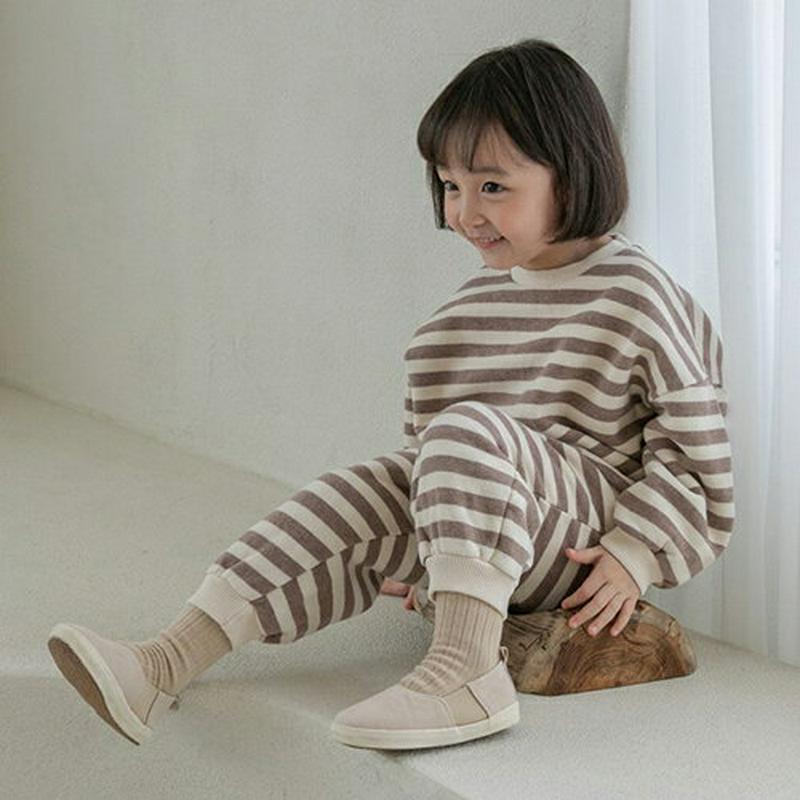 【キッズ20%OFF】裏起毛ボーダースウェット上下SET・u08867 キッズ【3~8才】【set】【セットアップ setup トップス スウェット トレーナ 長袖 ボーダー 柄 裏起毛 パンツ ズボン カジュアル ラフ 女の子 男の子 冬 韓国 韓国子供服 子供 こども 子供服 こども服】【KIDS】